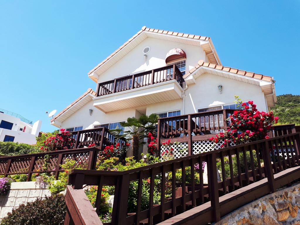 Namhae Bluemare Pension Bagian luar foto