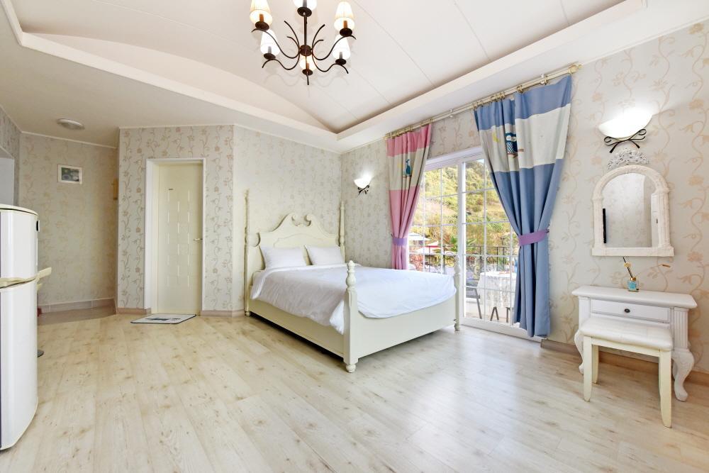 Namhae Bluemare Pension Bagian luar foto
