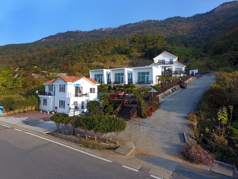 Namhae Bluemare Pension Bagian luar foto