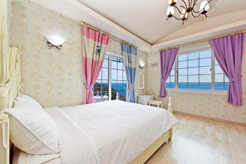 Namhae Bluemare Pension Bagian luar foto