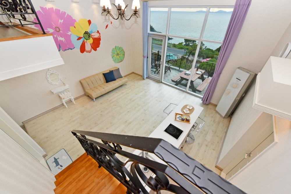 Namhae Bluemare Pension Bagian luar foto