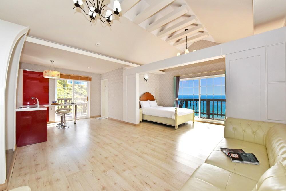 Namhae Bluemare Pension Bagian luar foto