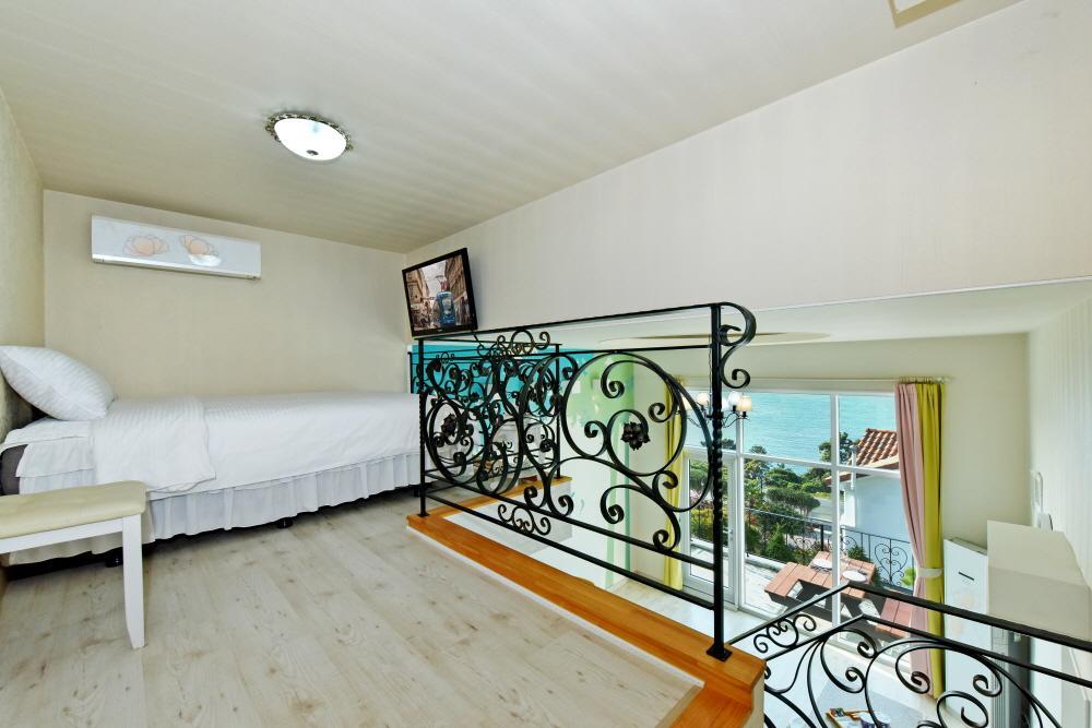 Namhae Bluemare Pension Bagian luar foto