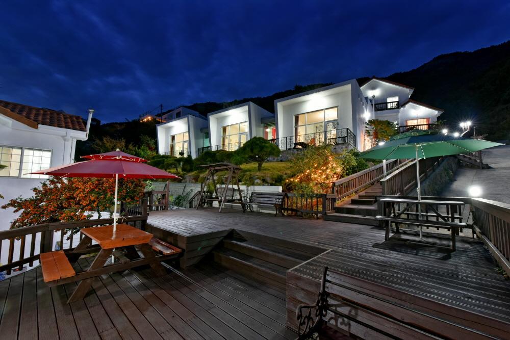 Namhae Bluemare Pension Bagian luar foto