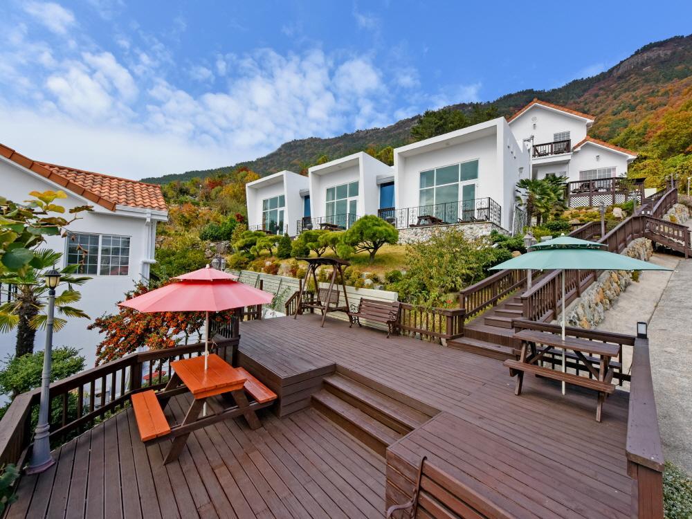 Namhae Bluemare Pension Bagian luar foto